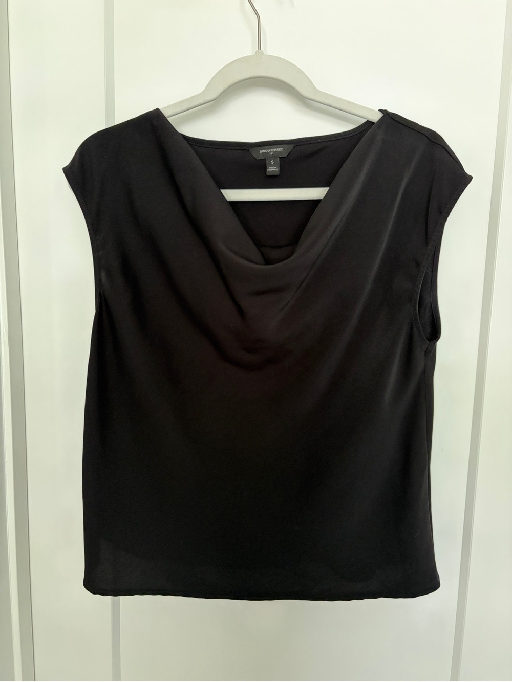 Banana Republic Black Cowl Neck Cap Sleeve Blouse Women’s Small
